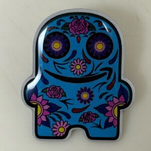 Amazon Hawaii Colorful Floral Mascot Pin💙🩷💛Limited Edition. About 1” Diameter